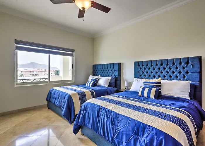 Hébergement de vacances Walk To Beach: Modern Cabo W/ Balcony! *
