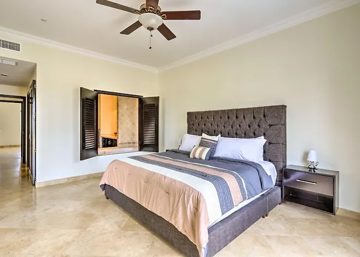 Walk To Beach: Modern Cabo W/ Balcony! Hébergement de vacances